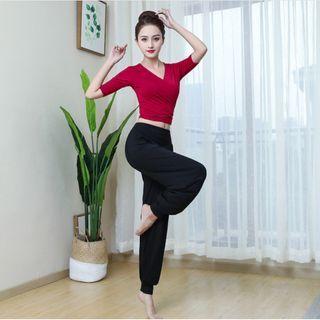 Elbow-sleeve Tie-hem T-shirt / Sweatpants / Mesh Skirt Leggings / Set