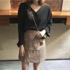 V-neck Long-sleeve Top / Leopard Print A-line Skirt
