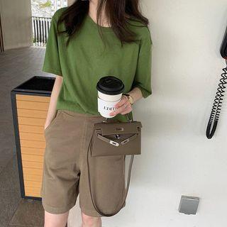 Elbow-sleeve T-shirt / High Waist Shorts