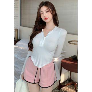 Henley-neck Cropped Light T-shirt / Contrasted Drawcord Shorts
