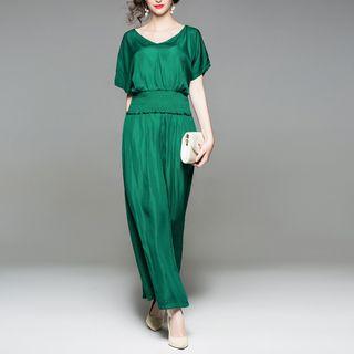 Set: V-neck Short-sleeve T-shirt + Wide-leg Pants