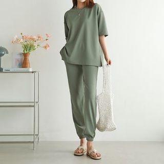Set: Plain T-shirt + Jogger Pants