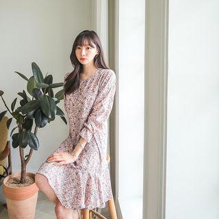 Set: Tie-side Knit Vest + Flounced Floral Dress