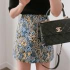 Short-sleeve Knit Top / Mini Floral A-line Skirt