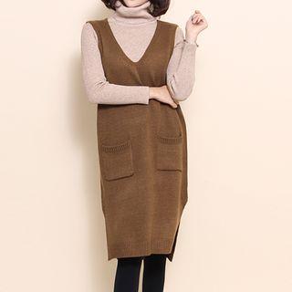 V-neck Sleeveless Pocket-front Knit Dress