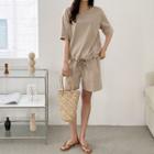 Set: Tie-hem T-shirt + Shorts