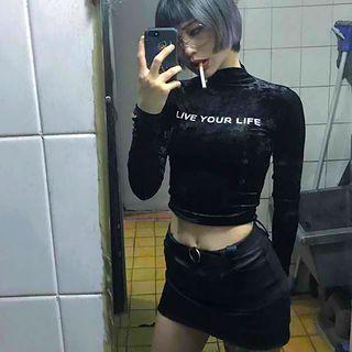 Lettering Mock Neck Velvet Long-sleeve Crop Top