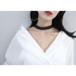 Dolman-sleeved V-neck Light Blouse With Lace Choker