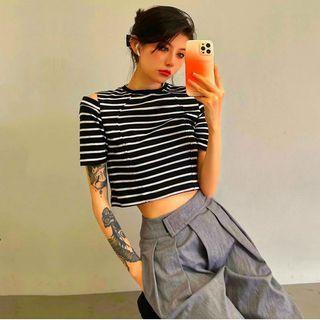Short-sleeve Cold-shoulder Striped Cropped T-shirt Black - One Size