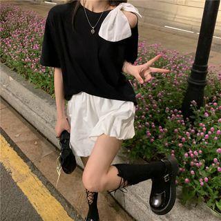 Short-sleeve Cutout Two Tone T-shirt / High-waist Plain Shorts