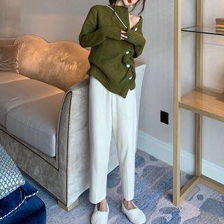 Button Detail Sweater / Cropped Straight-cut Pants