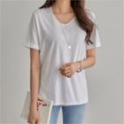U-neck Cuffed-sleeve T-shirt