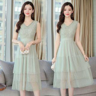 Sleeveless Midi Lace Layered Dress