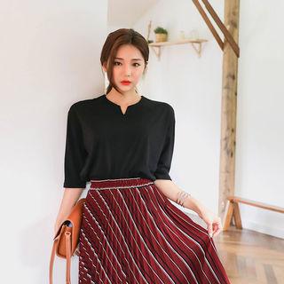 Notched-neck Elbow-sleeve T-shirt