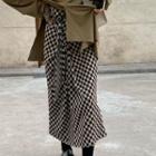 Long-sleeve Lettering Asymmetrical T-shirt / Checkerboard Midi Skirt