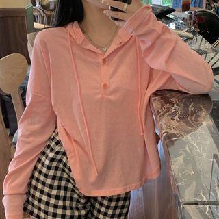 Long-sleeve Hooded Henley T-shirt / Gingham Shorts