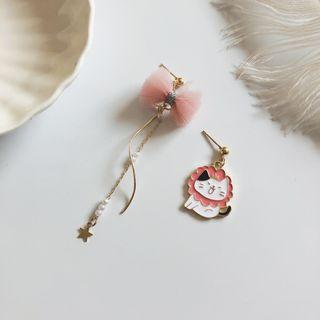 Non-matching Mesh Bow Alloy Cat Fringed Earring