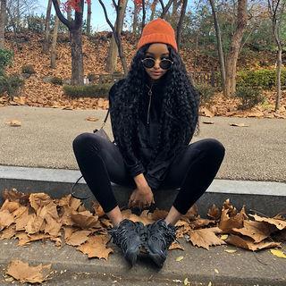 Set: Zip-front Velvet Top + Band-waist Sweatpants