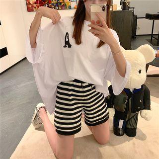 Lettering Elbow-sleeve T-shirt / Striped Shorts