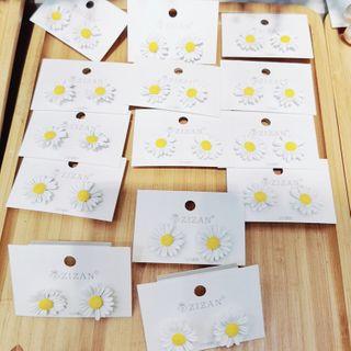Daisy Earring 1 Pair - White & Yellow - One Size