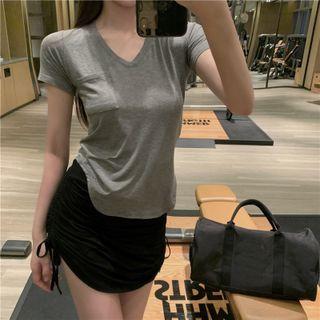 Short-sleeve V-neck Plain T-shirt / High-waist Drawstring Skirt