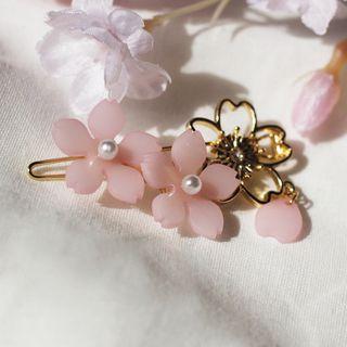 Faux Pearl Sakura Hair Clip Faux Pearl Sakura Hair Clip - One Size