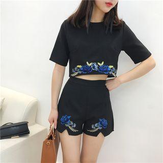Set: Short-sleeve Cropped Embroidered T-shirt + Shorts