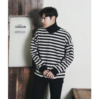 Turtle-neck Stripe Napped Pullover