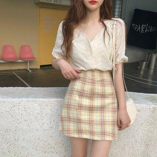 Flower V-neck Short-sleeve Blouse / Check Skirt