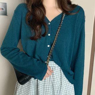 V-neck Cardigan / Gingham Midi Balloon Skirt