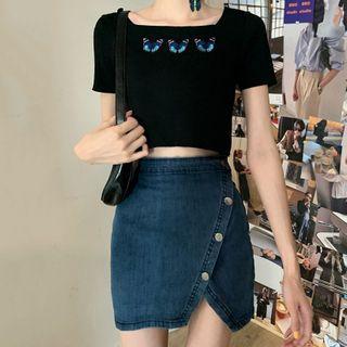 Short-sleeve Printed T-shirt / Button Mini Fitted Denim Skirt