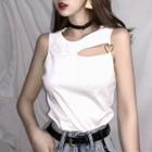 Heart Buckle Sleeveless T-shirt