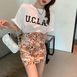 Short-sleeve Lettering T-shirt / Floral Print Mini Skirt
