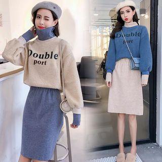 Lettering Fleece Pullover / High Waist A-line Skirt