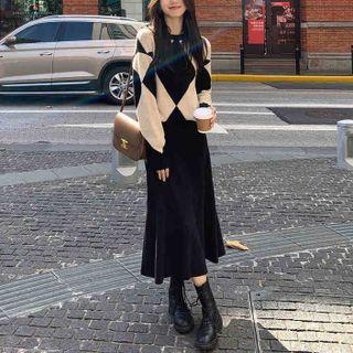 Argyle Sweater / Plain Midi A-line Skirt / Set