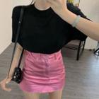 Plain Loose-fit T-shirt / Slim-fit Skirt