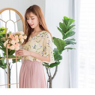 V-neck Floral Print Bell Sleeve Buttoned Top