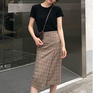 Set: Short-sleeve T-shirt + Plaid Midi Pencil Skirt