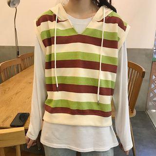 Striped Hooded Vest / Plain Long-sleeve T-shirt