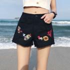Fray-hem Embroidery Shorts