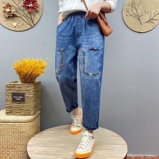 Flower Embroidered Tapered Cropped Jeans