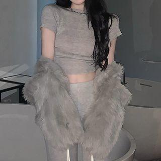 Short-sleeve Cropped T-shirt / Fluffy Jacket / Front-slit Straight Leg Pants