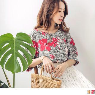 Wide V-neck Print Buttoned Top