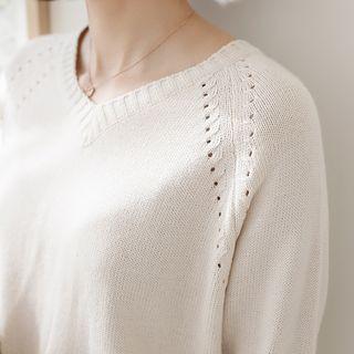 V-neck Punched Dip-back Knit Top