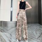 Sleeveless Cropped Top / Patterned Wide-leg Pants