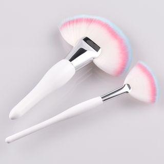 Set Of 2: Fan Makeup Brush