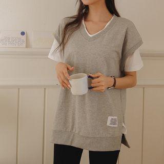 Sleeveless Patched Sweatshirt