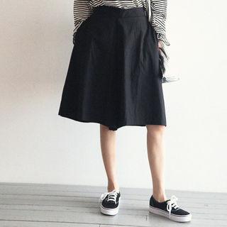 Pocket-side Wide-leg Shorts