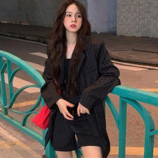 Striped Single-breasted Blazer / Wide Leg Shorts