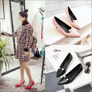 Faux-pearl Pointy-toe Low-heel Pumps